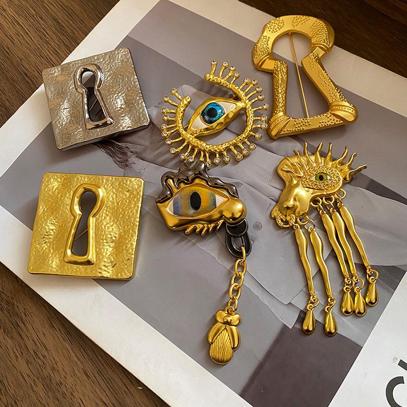 Collectible Vintage Costume Jewelry - Vintage Nazar Boncuğu Büyük Göz Rozeti